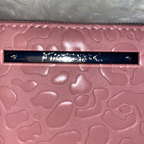 SOLD- Betsey Johnson wristlet wallet zip around Purse pink Leopard print NWT - Picture 2 of 5